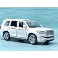 Машинка металлическая Toyota Land Cruiser 1:32